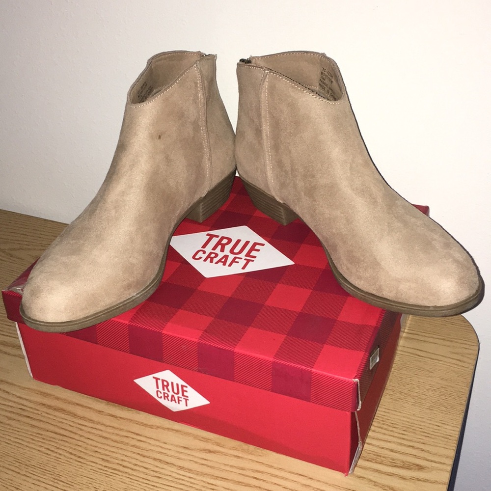 New True Craft 1” Heel Suede Feel Booties Natural - Picture 4 of 8
